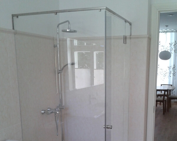 Dušiseinad ja uksed